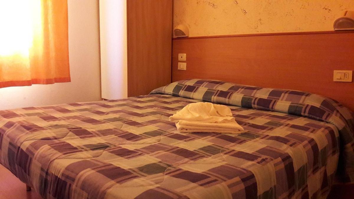 Hotel Bengasi Ρίμινι Εξωτερικό φωτογραφία