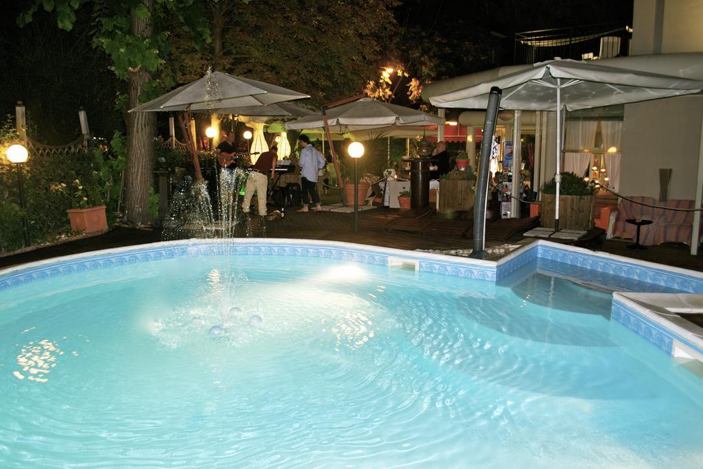 Hotel Bengasi Ρίμινι Εξωτερικό φωτογραφία