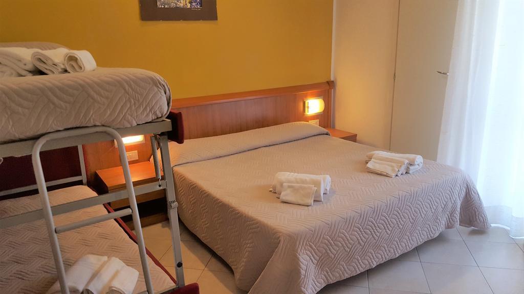 Hotel Bengasi Ρίμινι Εξωτερικό φωτογραφία