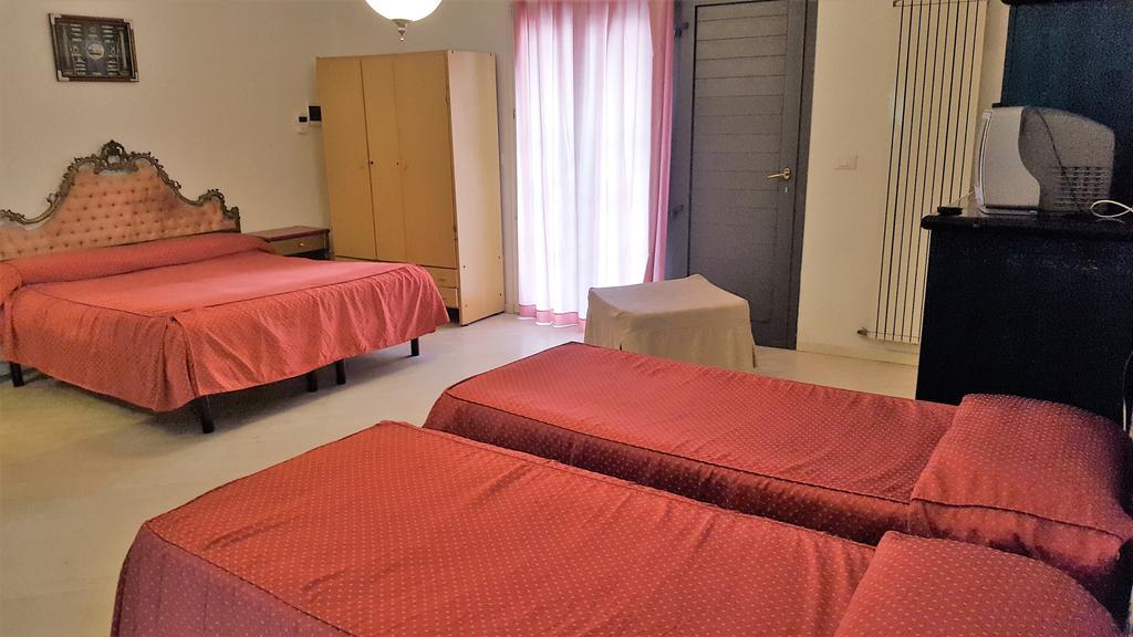 Hotel Bengasi Ρίμινι Εξωτερικό φωτογραφία