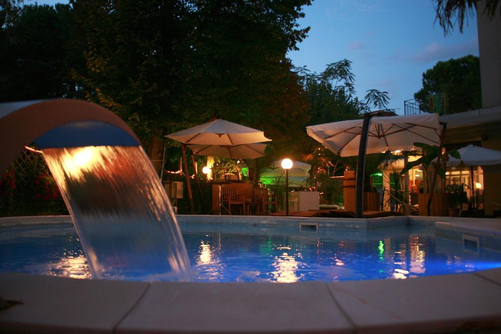 Hotel Bengasi Ρίμινι Εξωτερικό φωτογραφία