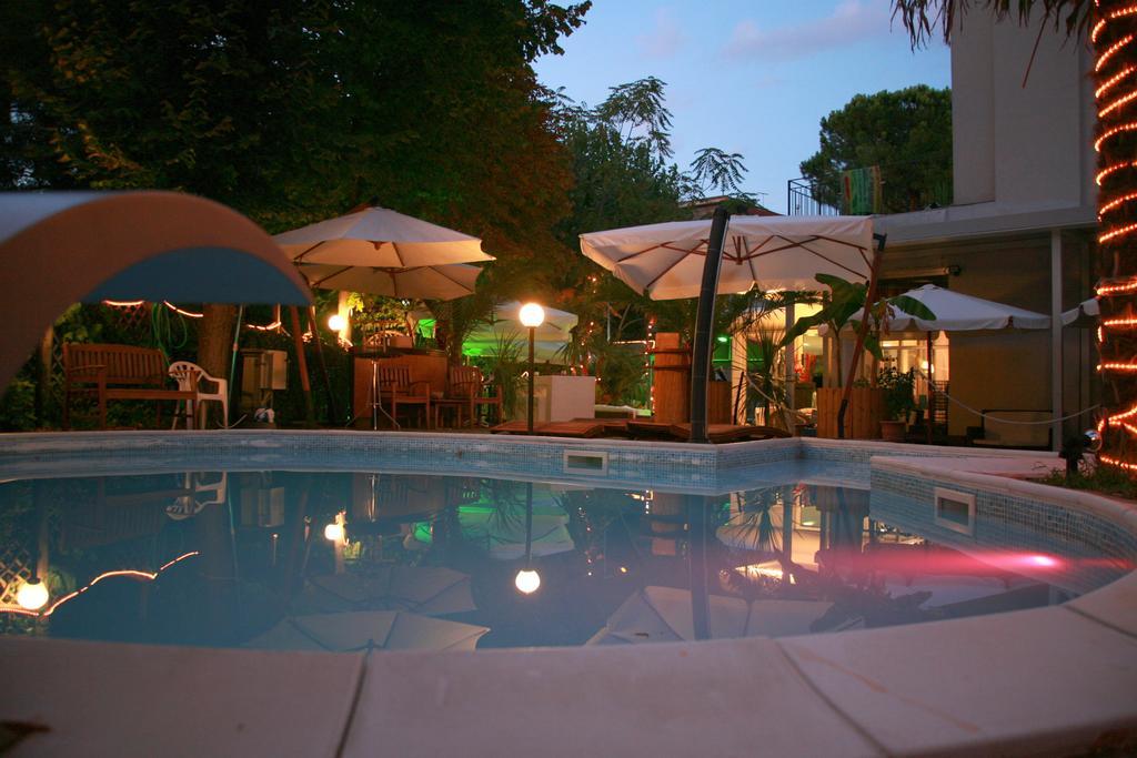 Hotel Bengasi Ρίμινι Εξωτερικό φωτογραφία