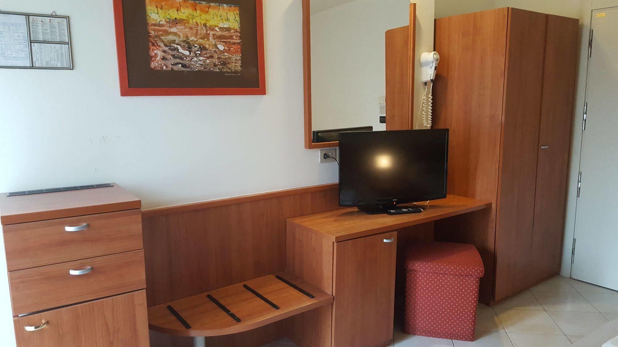 Hotel Bengasi Ρίμινι Εξωτερικό φωτογραφία