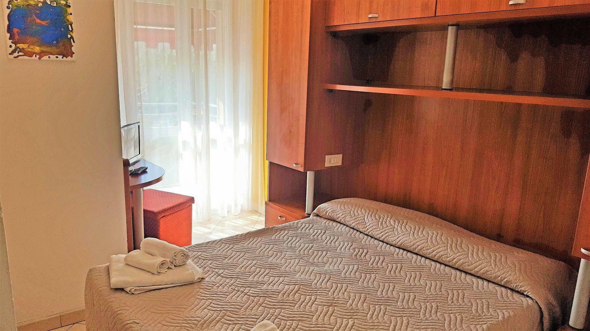 Hotel Bengasi Ρίμινι Εξωτερικό φωτογραφία
