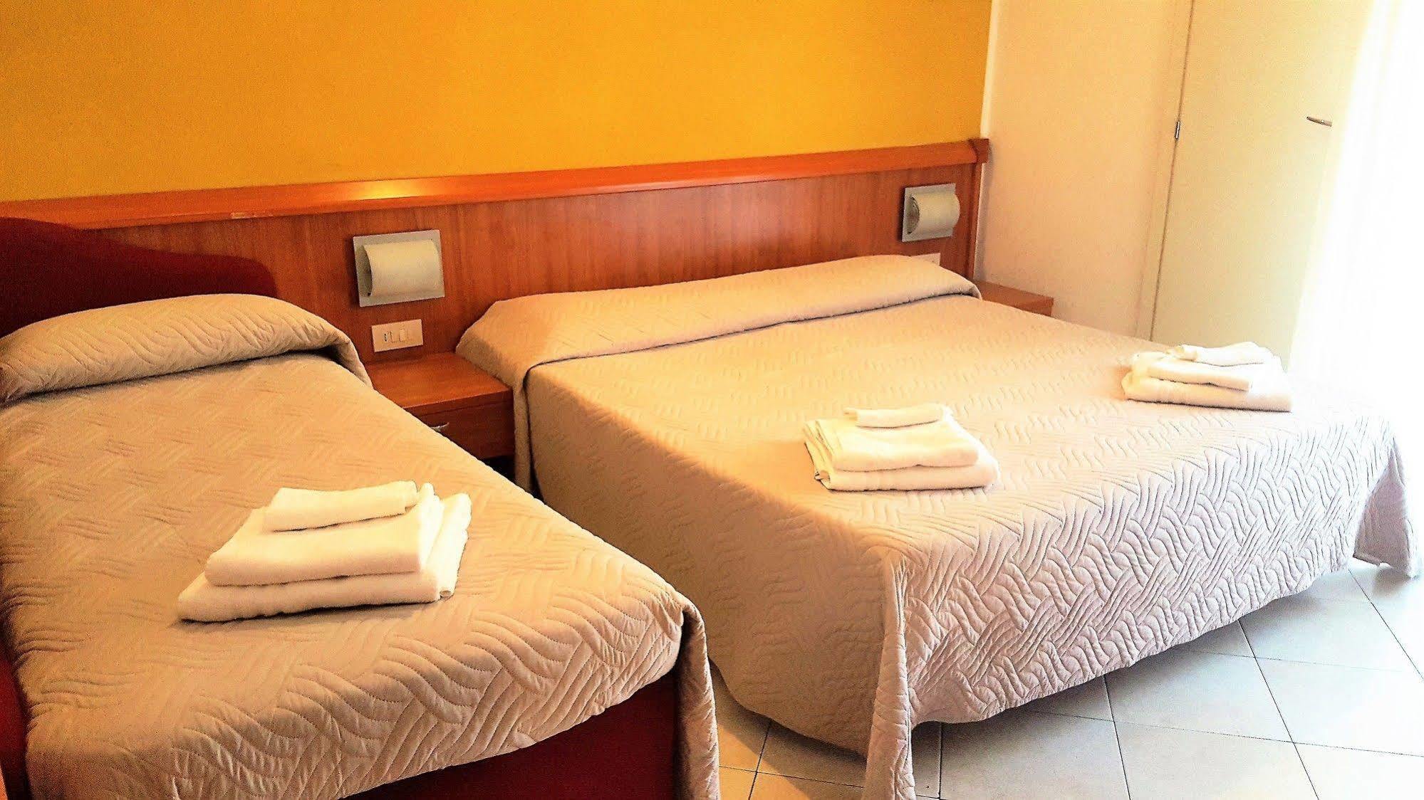 Hotel Bengasi Ρίμινι Εξωτερικό φωτογραφία