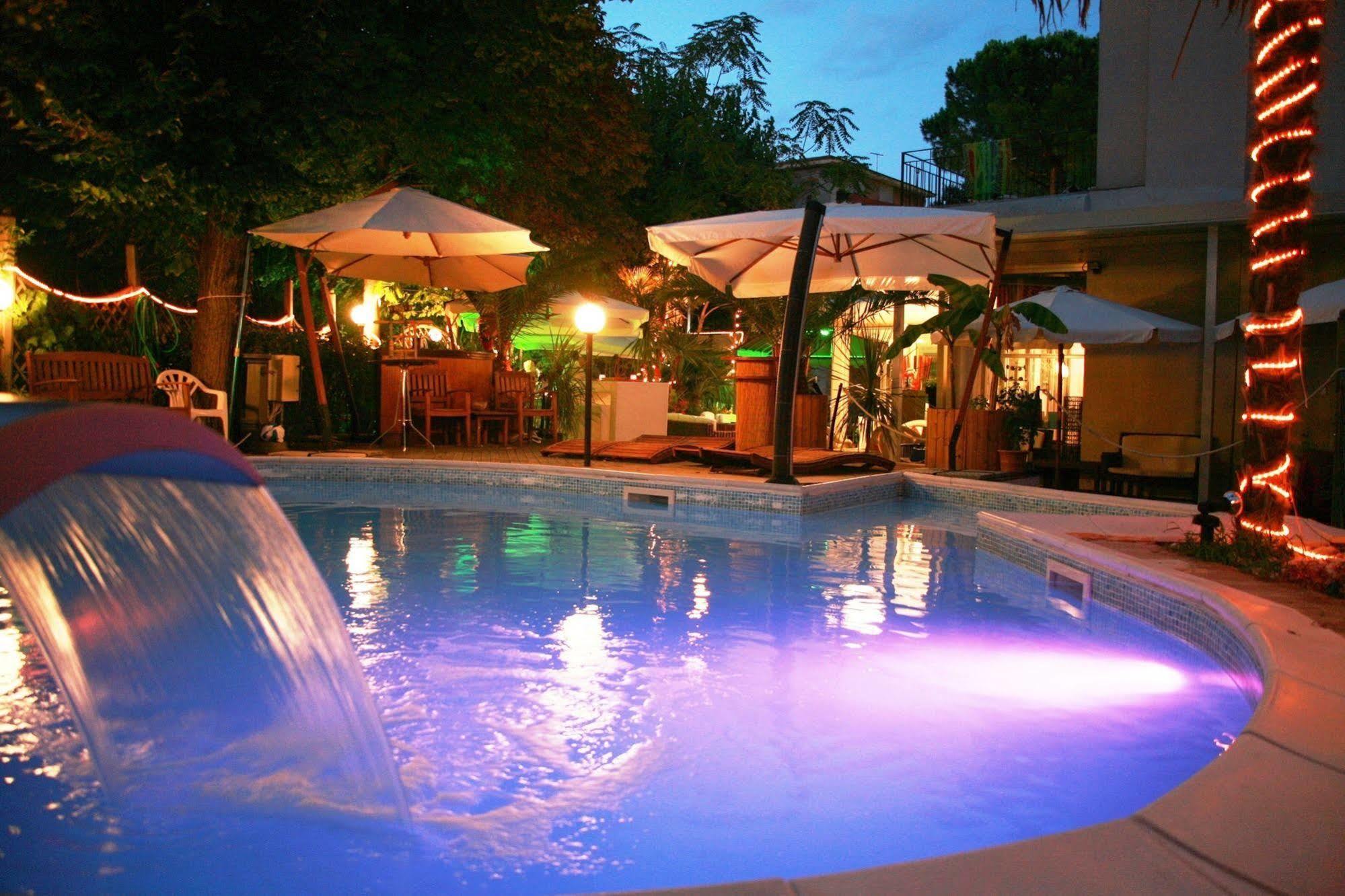 Hotel Bengasi Ρίμινι Εξωτερικό φωτογραφία
